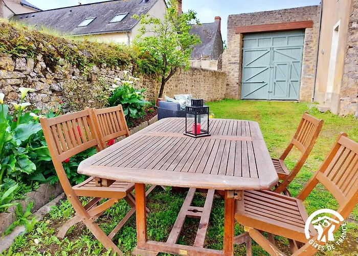 La Porte Cochere, 2 Jusqu'a 4 Personnes Saulges