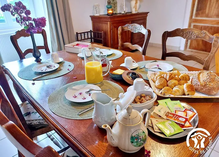 La Porte Cochere, 2 Jusqu'a 4 Personnes Bed & Breakfast Saulges