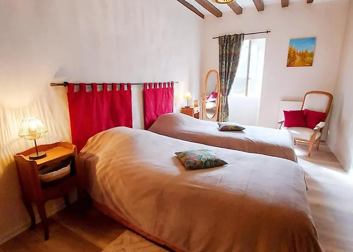 La Porte Cochere, 2 Jusqu'a 4 Personnes 3* Saulges