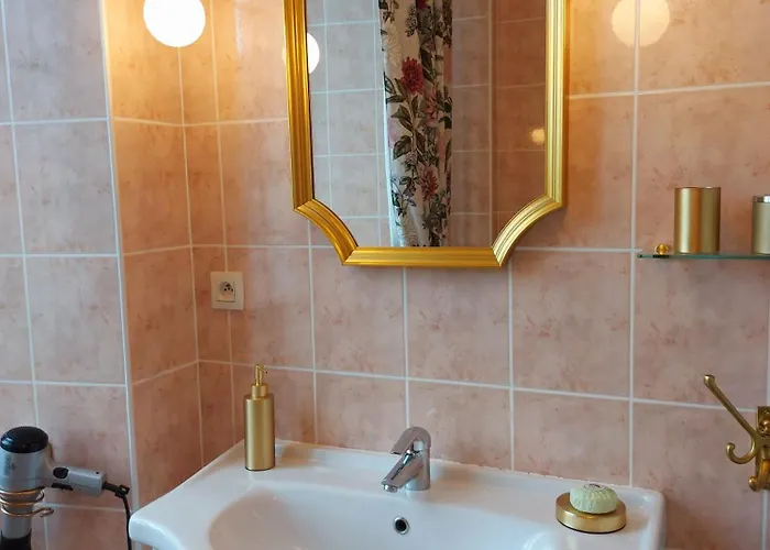 Bed & Breakfast La Porte Cochere, 2 Jusqu'a 4 Personnes Saulges